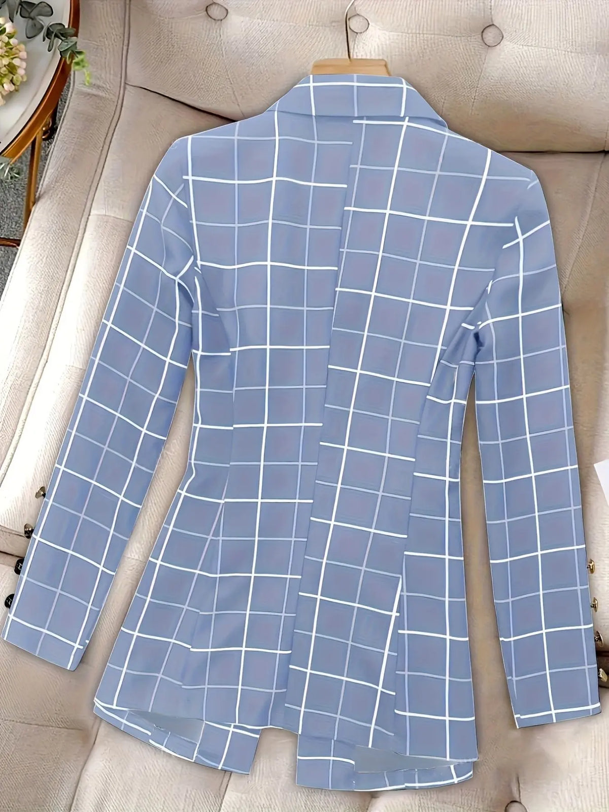 A women's fashionable elegant long sleeve blue toned waist cinched plaid suit jacket Work Office Blazer with a sharp lapel to enhance face shape, suitable for commuting to work, shopping and outdoor activities, indoor and outdoor dressing